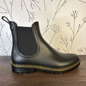 NWOt Igor Chelsea Boots